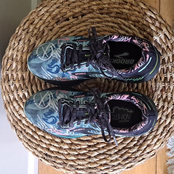 Brooks Womens Adrenaline GTS 22 Grafitti Print Running/Training‎ Sneakers S-7 - Picture 6 of 10
